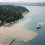 İstanbul'da şiddetli yağış: Yollar göle döndü