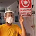 Korona beni bulsun dedi, hem maske, hem de siperlik takıyor
