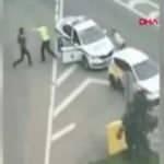 Kural ihlali yapan taksiyi durduran trafik polislerine ateş açtılar!