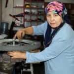 Oğluna yardım için başladığı bisiklet tamirinde usta oldu