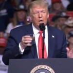 Trump hakkındaki iddialara bir bardak su ile yanıt verdi