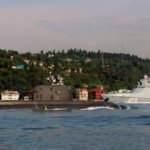 Rus denizaltı ile savaş gemisi Boğaz'da karşılaştı