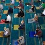 Son dakika haberi: Yarından itibaren camilerde beş vakit namaz kılınacak