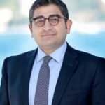 Ünlü iş adamından öğrencilere burs jesti!