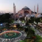 Ayasofya önünde akşam namazı kılındı