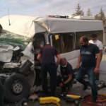 Kocaeli'de işçi servisi ile hafriyat kamyonu çarpıştı: 5 yaralı
