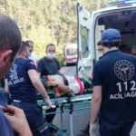 K&ouml;pr&uuml;den ge&ccedil;meye &ccedil;alışan trakt&ouml;r dereye devrildi: 1 &ouml;l&uuml;, 1 yaralı