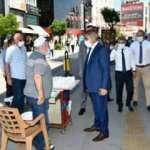 Vali sokak sokak dolaşıp maske dağıttı