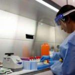 Koronavir&uuml;s i&ccedil;in yeni test kiti: S&uuml;reyi yarı yarıya azaltıyor