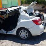 Otomobil tıra ok gibi saplandı: 1 yaralı