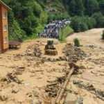 Rize’de sağanak sonrası sel; yol ulaşıma kapandı
