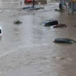 Rize'yi sel vurdu! İlçe merkezi göle döndü