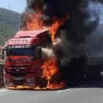 Seyir halindeki TIR, alev alev yandı