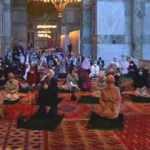 Emine Erdoğan, Ayasoyfa'da kadınlara ayrılan bölümde namaz kıldı