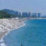 Antalya'nın ünlü plajı Konyaaltı sahili 60 yılda 35 metre eridi