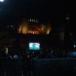 Ayasofya Camii'nde ziyaretçi yoğunluğu gece de devam ediyor