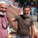 Ayasofya'nın a&ccedil;ılmasına sevinen esnaf 1453 kitap hediye etti