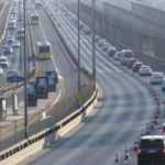 Hali&ccedil;'te trafik yoğunluğu devam ediyor: Ara&ccedil; kuyrukları Edirnekapı'ya ulaştı