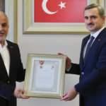 Türk Kızılayı'ndan kan bağışına öncü olan Şenocak'a teşekkür ziyareti