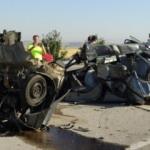 Yolcu otob&uuml;s&uuml;yle &ccedil;arpışan otomobil ikiye b&ouml;l&uuml;nd&uuml;!