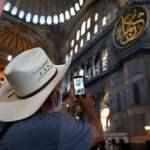 Ayasofya-i Kebir Cami-i Şerifi'nde ziyaretçi yoğunluğu sürüyor