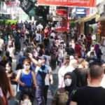 Bayram alışverişinde sosyal mesafe ve maske unutuldu