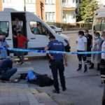 Minib&uuml;ste korku dolu anlar: Kan kusunca indi, kaldırımda hayatını kaybetti