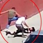 Cadde ortasında annesini d&ouml;ven gence tekme tokat dayak attılar!