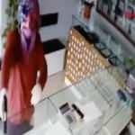 Adana'da dehşet anları! Kadın kılığına girip kuyumcuyu soydular