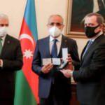 Yalçın Topçu'ya Azerbaycan Cumhuriyeti Hatıra Madalyası
