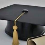 81 yaşında 4. üniversite diplomasının mutluluğunu yaşıyor