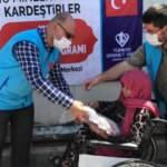 TDV, dünyanın en büyük sığınmacı kampında kurban eti dağıttı