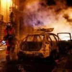 Paris sokaklarını ateşe verdiler: Göstericilerle polis arasında çatışma
