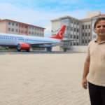 Bahçesindeki 3 uçakla havalimanını andıran lise, helikopter için gün sayıyor