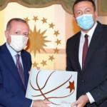 TBF Başkanı Türkoğlu'ndan Başkan Erdoğan'a kitap takdimi