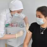 İlk koronavirüs aşısı vurulmaya başlandı! Yeni bulunan tedavi yöntemi de açıklandı