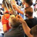 Metrobüste metroda sırt sırta yolculuk