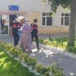 Hapis cezasıyla aranan FETÖ'cü akrabasının evinde yakalandı
