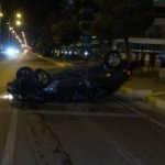 Uşak’ta orta refüje çarpan araç ters devrildi: 1 yaralı