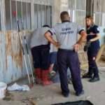 Boru içine sıkışan yavru köpek kurtarıldı