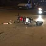 Kask takmayan motosiklet sürücüsü ölümden döndü