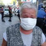 Yaşlı kadın maske takmayanlar için gözyaşlarına boğuldu