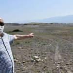 Baraj g&ouml;l&uuml;nde sular &ccedil;ekildi, k&ouml;y kalıntıları g&uuml;n y&uuml;z&uuml;ne &ccedil;ıktı