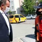 Kargayı beslediği görüntüler ilgi çeken temizlik işçisi altınla ödüllendirildi