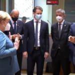 Merkel'den Conte'ye sosyal mesafe hatırlatması
