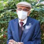 91 yaşındaki Bekir öğretmen koronayı yendi