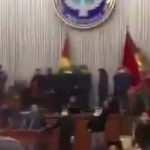 Kırgızistan’da protestocular hükümet binasını ele geçirdi