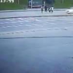Arnavutköy'de otomobilin genç kızlara çarptığı anlar kamerada