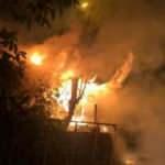 Fırından sı&ccedil;rayan kıvılcımlar odunluğu yaktı 