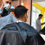 Manisalı berber, şehit ailelerini ücretsiz tıraş ediyor